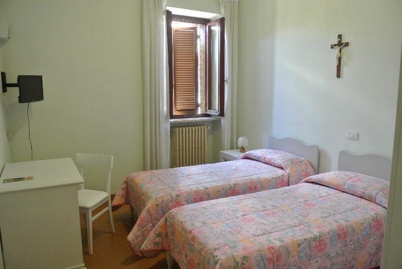 托迪 Monastero Ss. Annunziata酒店 外观 照片 A room in the monastery