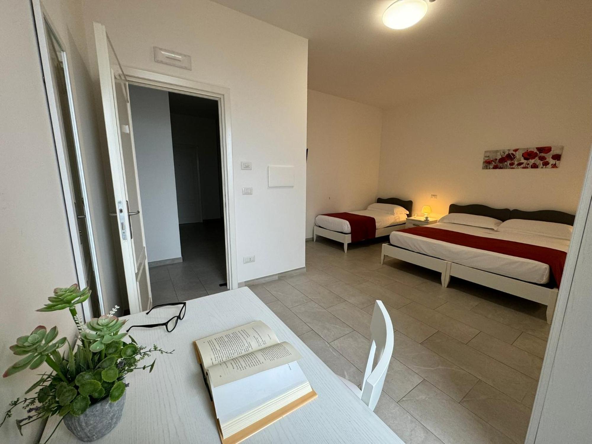托迪 Monastero Ss. Annunziata酒店 外观 照片 A typical room at the residence