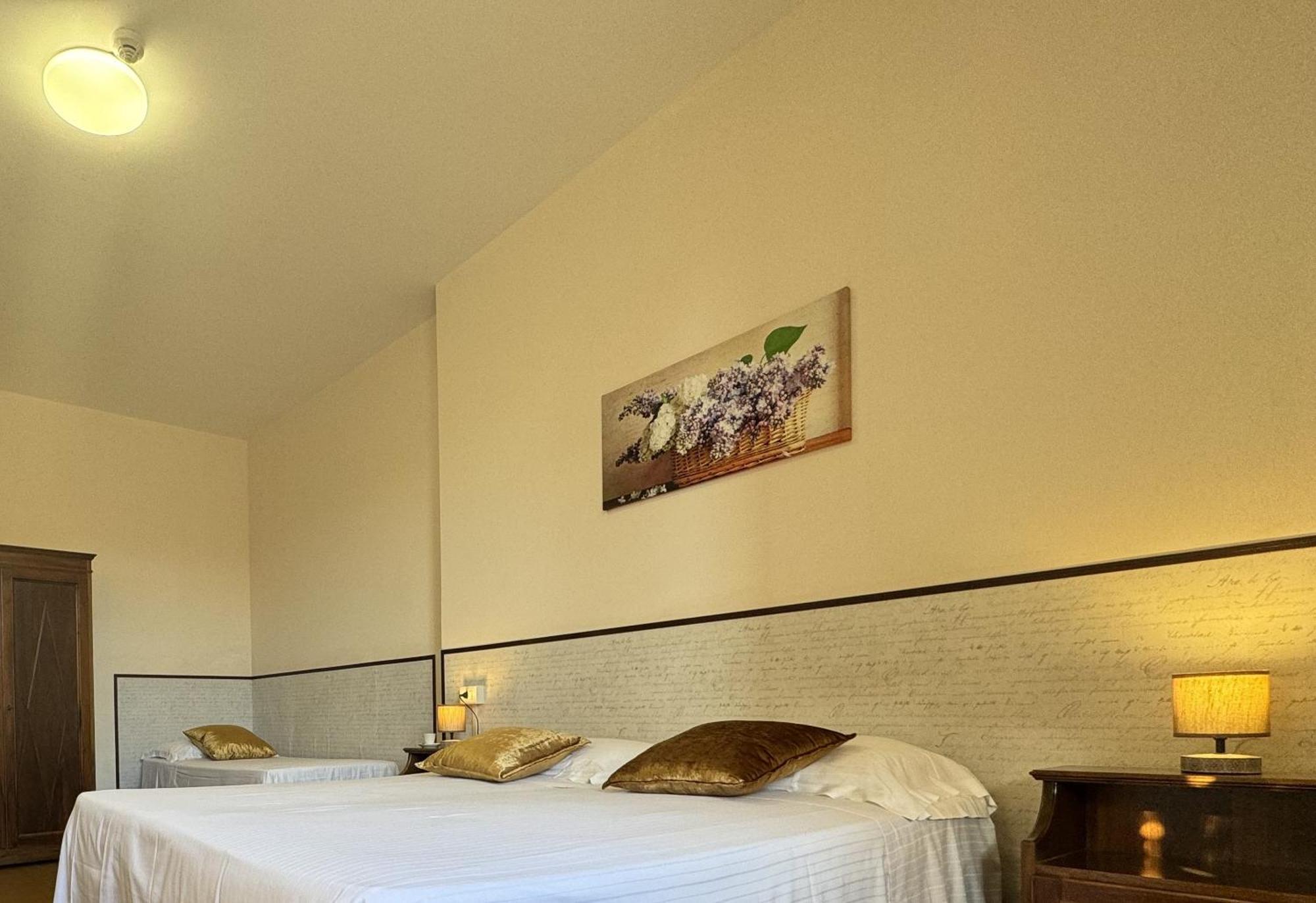 托迪 Monastero Ss. Annunziata酒店 外观 照片 A room at the hotel