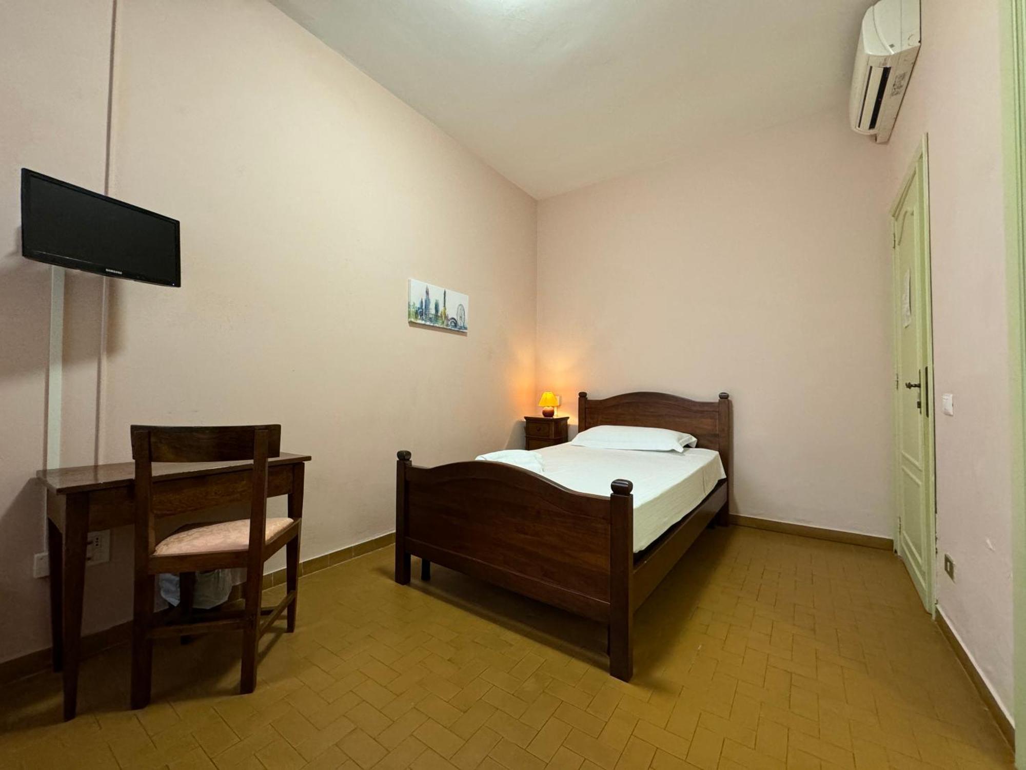 托迪 Monastero Ss. Annunziata酒店 外观 照片 A room at the hostel