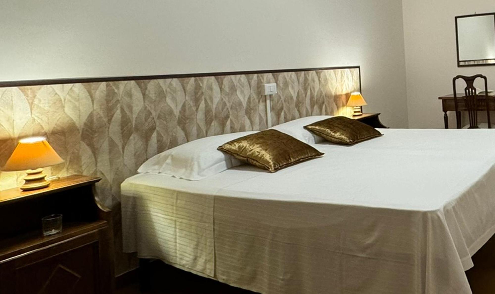 托迪 Monastero Ss. Annunziata酒店 外观 照片 A bed