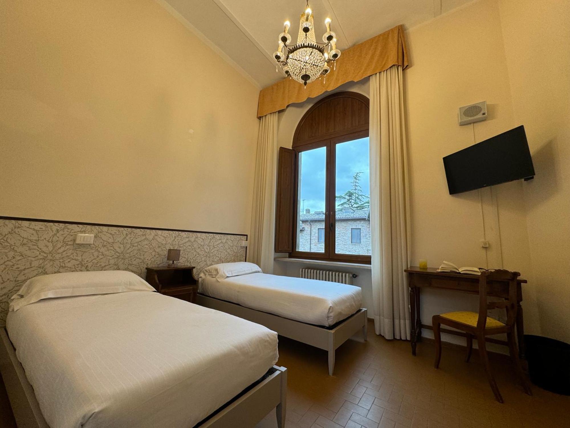 托迪 Monastero Ss. Annunziata酒店 外观 照片 A room at the hotel
