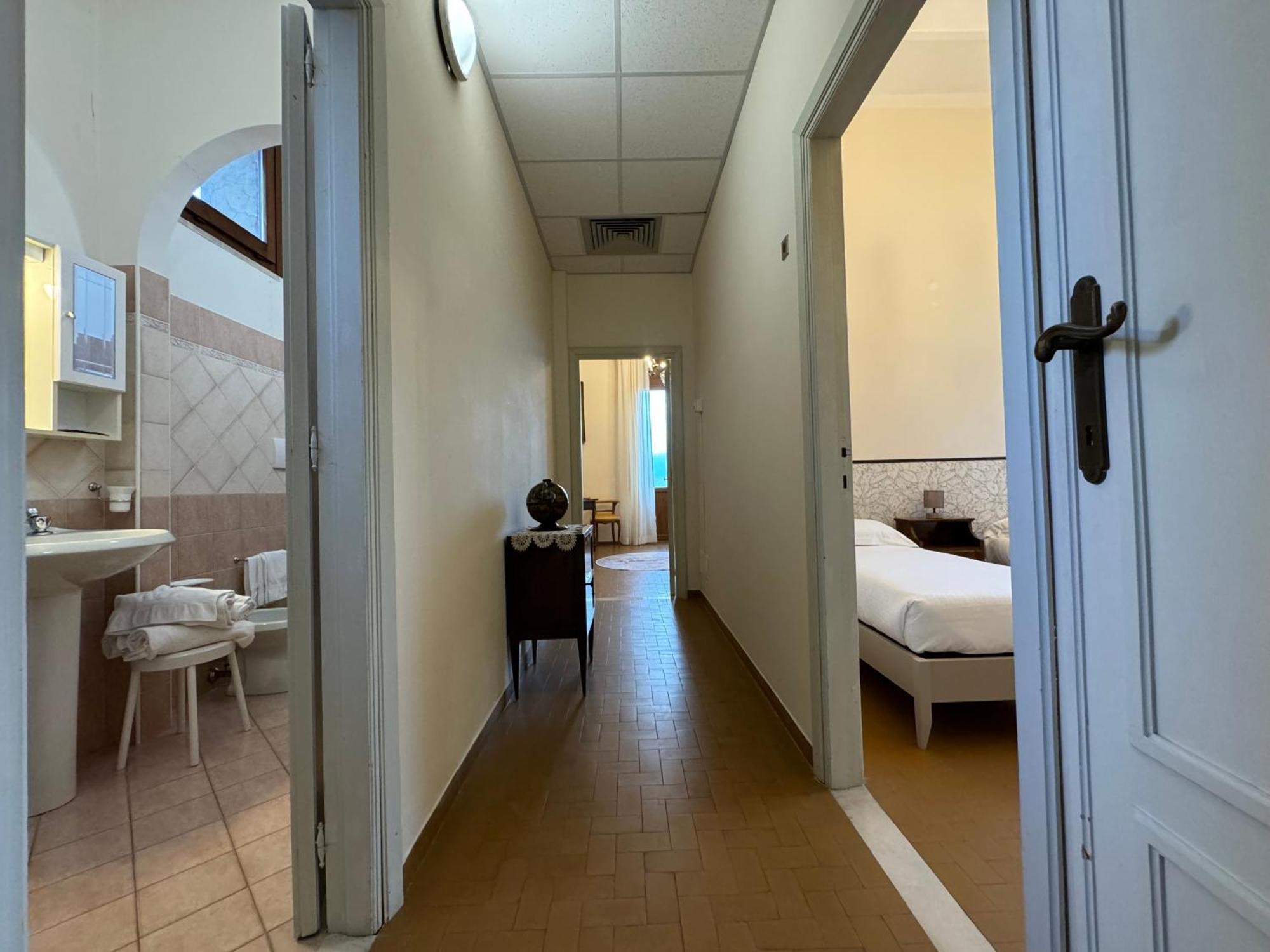 托迪 Monastero Ss. Annunziata酒店 外观 照片 A typical room at the hotel