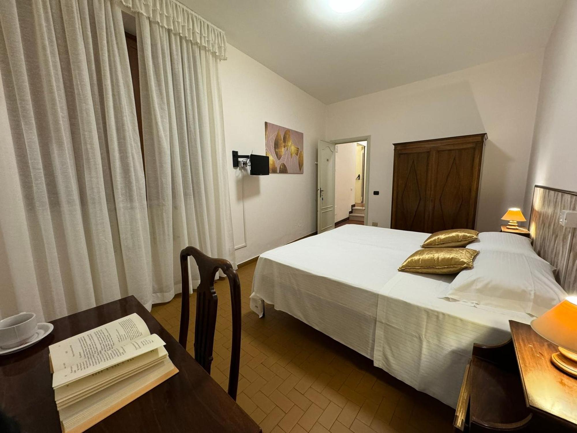 托迪 Monastero Ss. Annunziata酒店 客房 照片 A bedroom in Italy